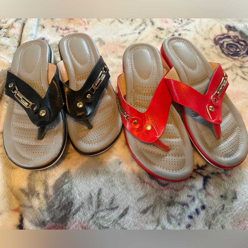 Stylish Black and Red Sandals with a little bling sz 37